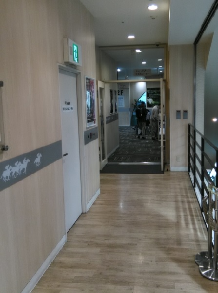 DASH心斎橋2階入口
