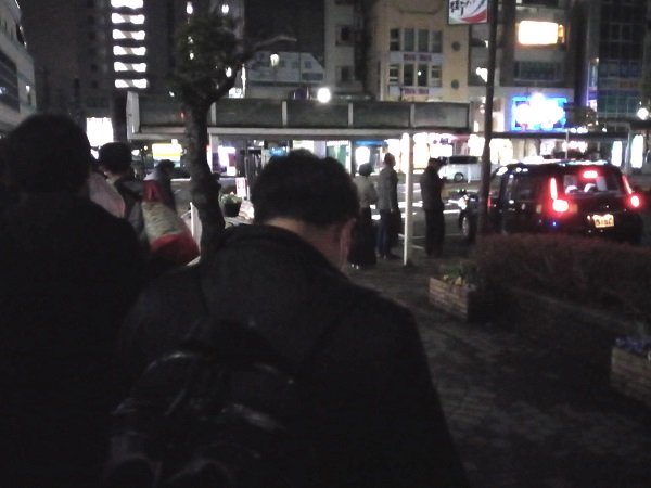 50分ほどタクシーを待つ