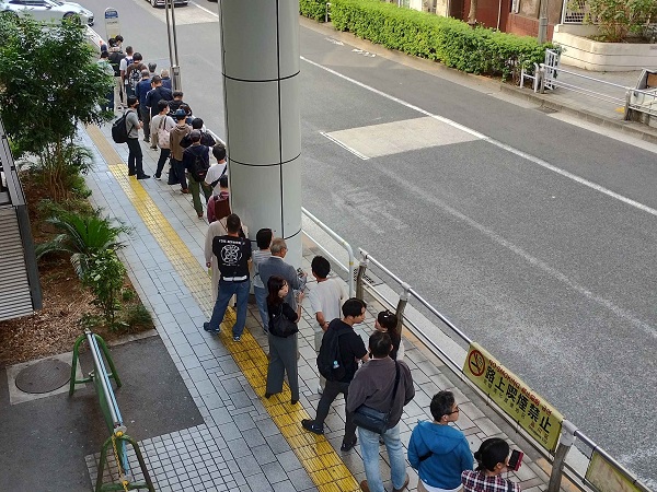 12時すぎの無料バス乗り場
