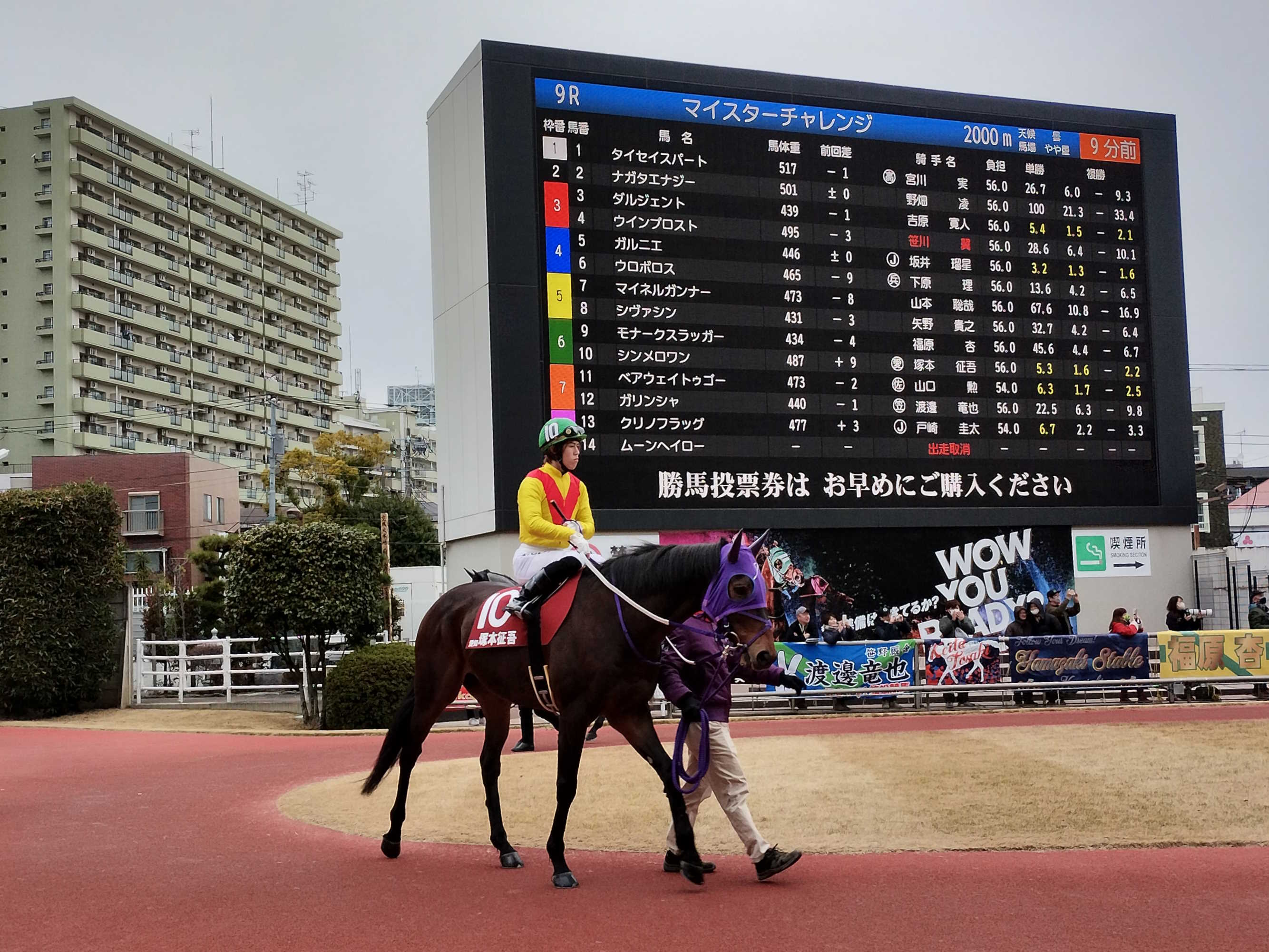 第1戦のパドック