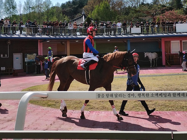 ユメノホノオと吉原寛人騎手