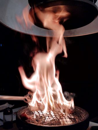 焼肉店でバス予約完了