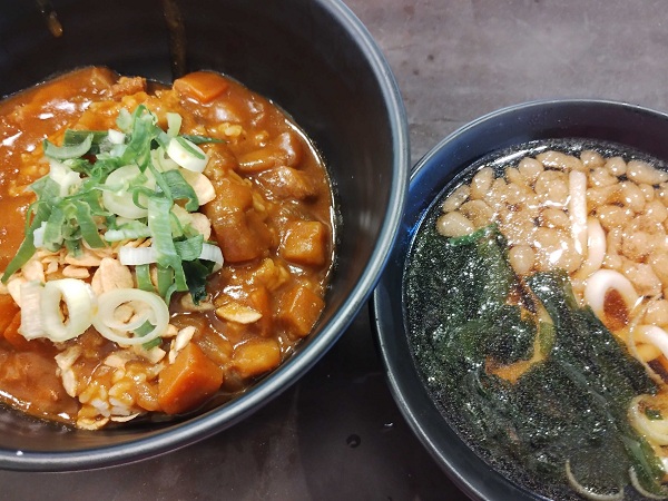 ドンブリが2つ