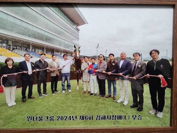 1年前も同じ服装で記念写真