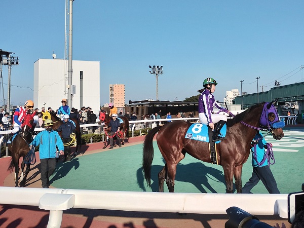 第1戦のパドックにオンタイム