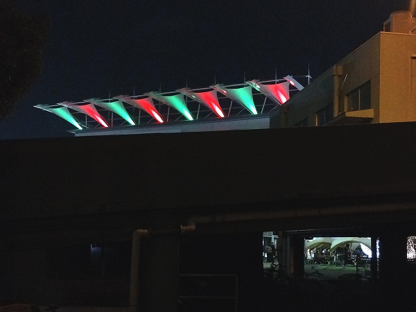 塀の外から見た風景