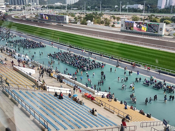 まもなく第1レースですが