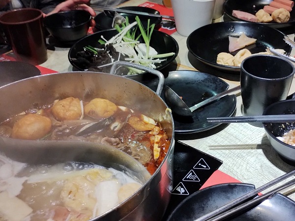 火鍋屋さんで食べ飲み放題