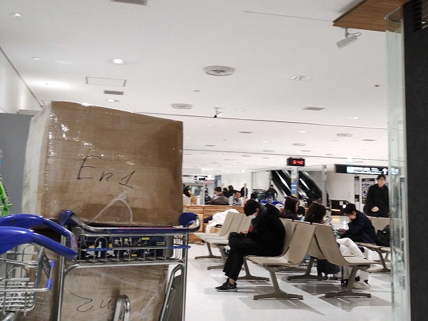 成田空港で夜明かし