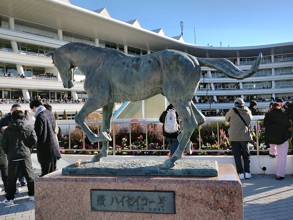 ハイセイコー像