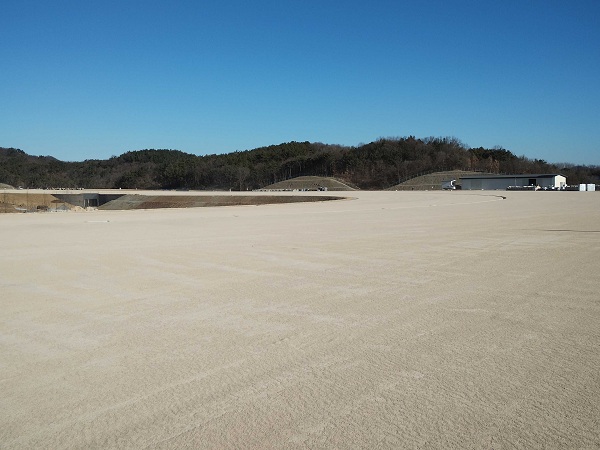 ゴール付近から見る2コーナー方向