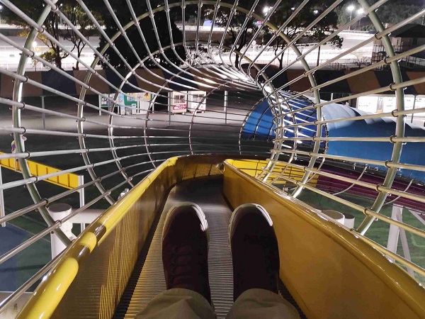 高知競馬場のすべり台から