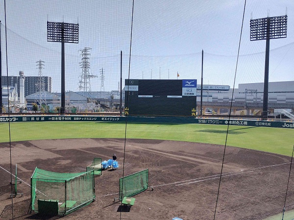 甲子園球場と同じサイズっぽい