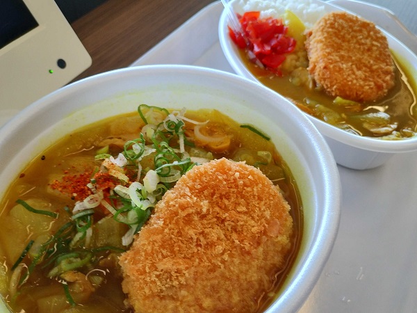 昼食は浦和名物の黄色いカレー