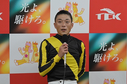 張田昂騎手