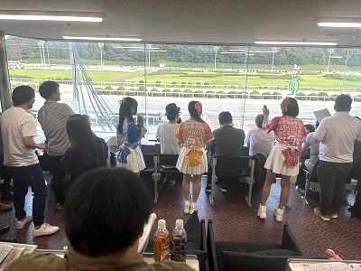 来賓室での競馬観戦